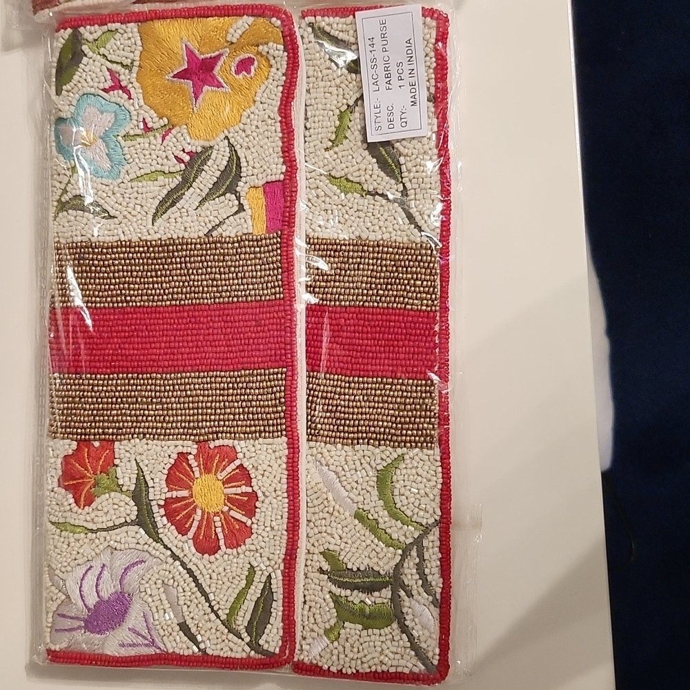 Beaded clutch